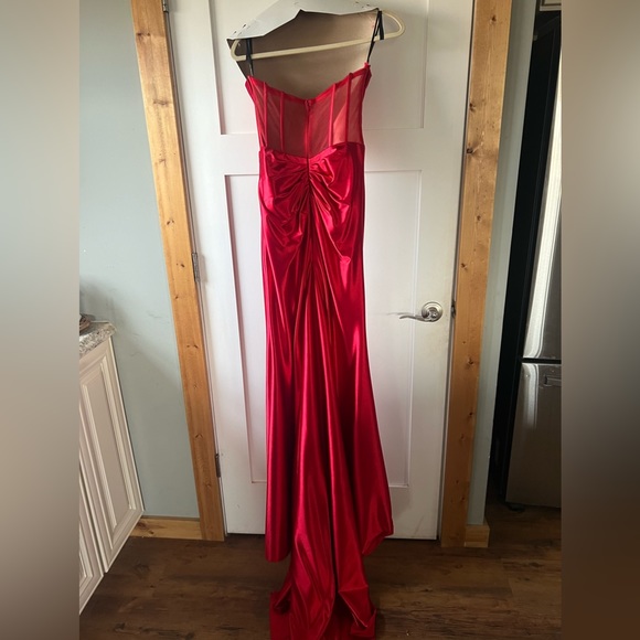 Size 6 Sherri Hill Red Prom Dress (can fit like a 2/4) - Picture 2 of 8